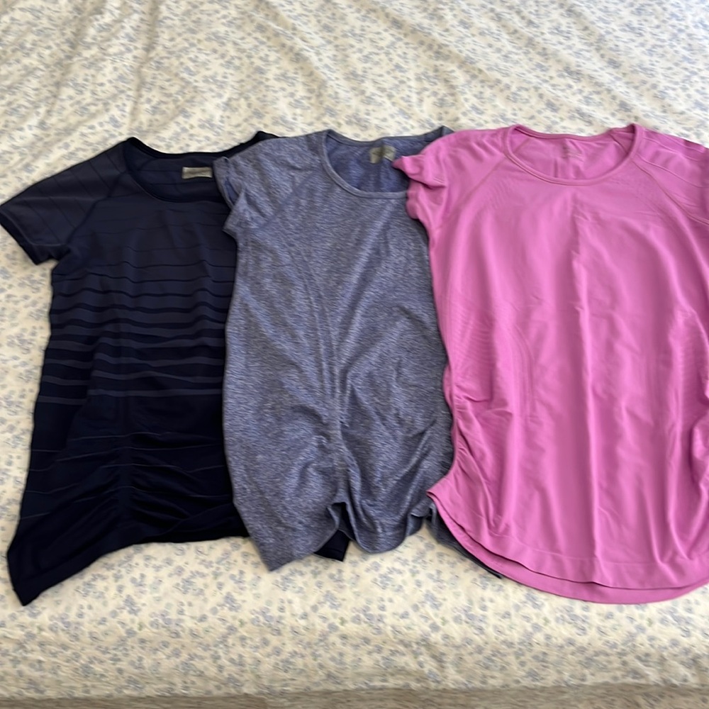 Athleta t-shirts lot, size large